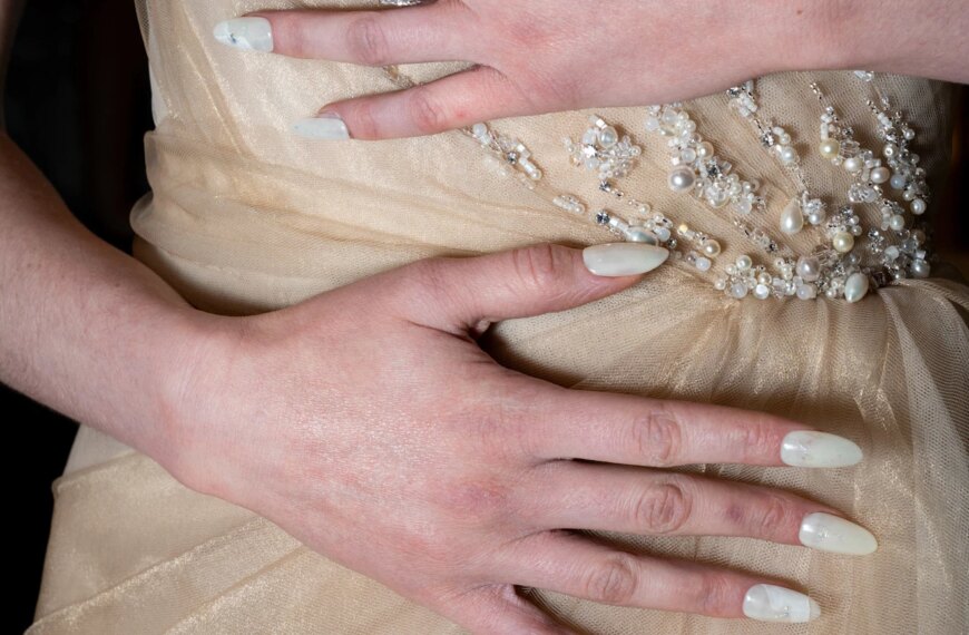 Мінімалістичний манікюр стане хітом весни 2026 року.