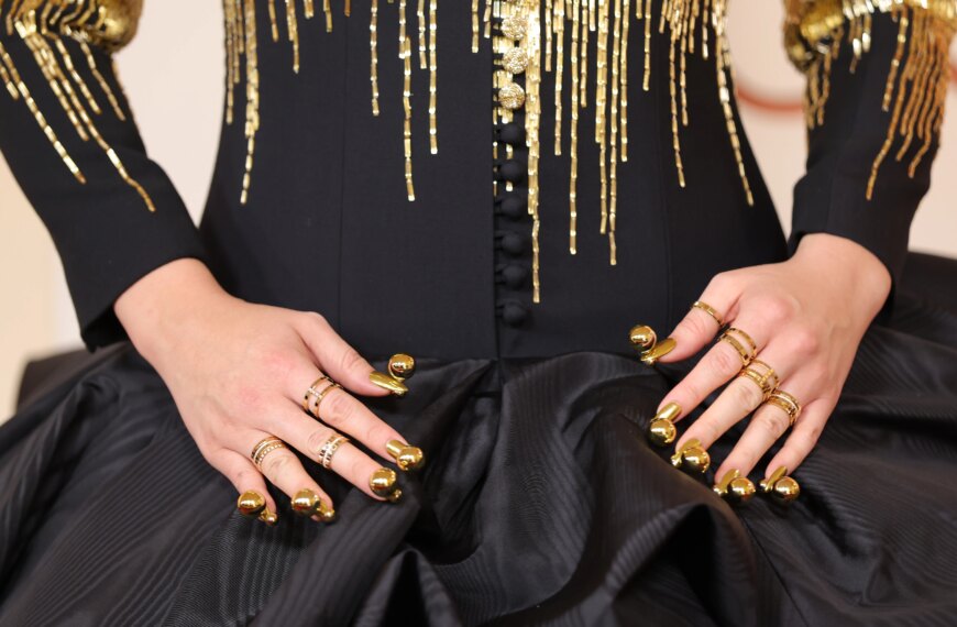 Найефектніший манікюр на церемонії “Оскар-2026”: від скульптурного золота до “рідких діамантів”