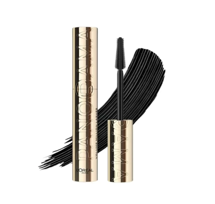 Олена Фроляк, журналістка та представниця бренду L'Oréal Paris з лінійки Вік Експерт, розповідає про стійкість, вікові зміни, улюблені косметичні продукти та літературні твори.14