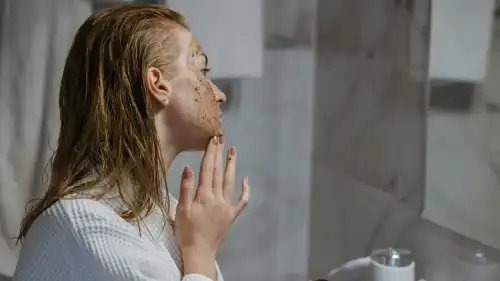 Час попрощатися з абрикосовою кісточкою та спиртовими косметичними засобами назавжди