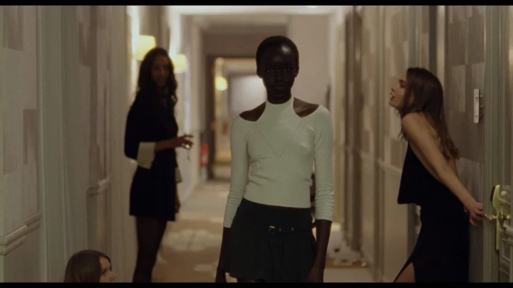 5 вагомих причин переглянути стрічку "Кутюр" за участю Анджеліни Джолі3