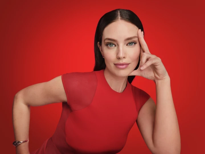 Емілі в Парижі: розмова з провідною моделлю Емілі Ді Донато, представницею Vichy10