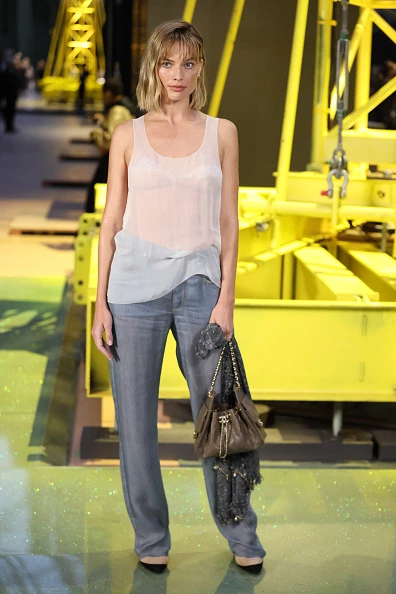 Марго Роббі має нову зачіску – боб та “рваний” чубчик.