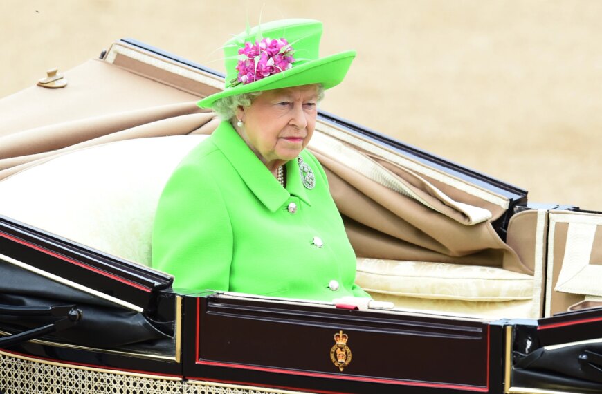 У Лондоні стартує наймасштабніша експозиція, присвячена стилю Королеви Єлизавети II.