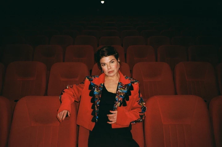 Кінорежисерка Тоня Ноябрьова: про стрічку “Весна-літо”, стиль та відтворення “війни…