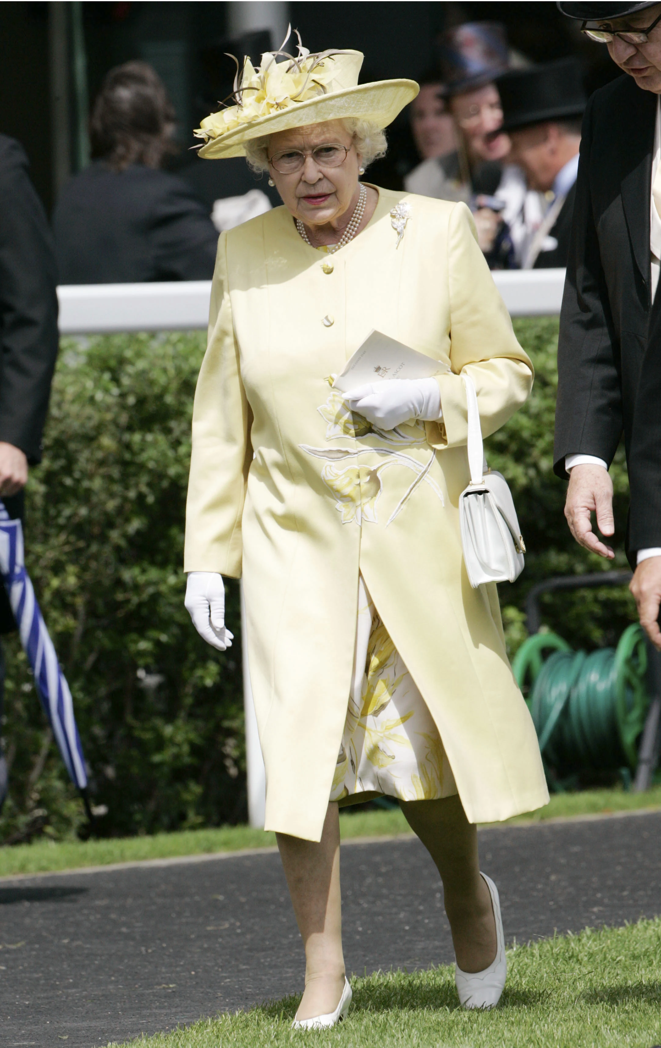 У Лондоні стартує наймасштабніша експозиція, присвячена стилю Королеви Єлизавети II.1