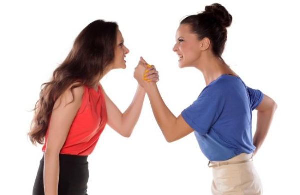 Суперниця: методи боротьби