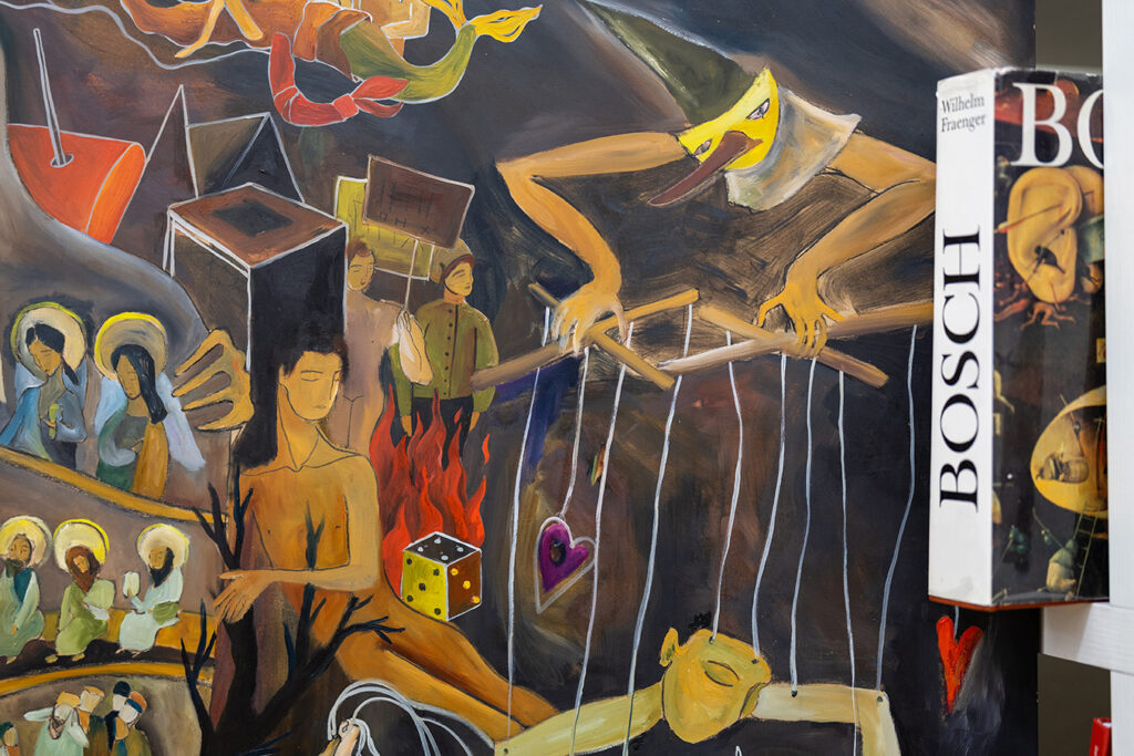 Аліна Гаєва розгортає "Всесвіт навиворіт" у новій персональній експозиції 13