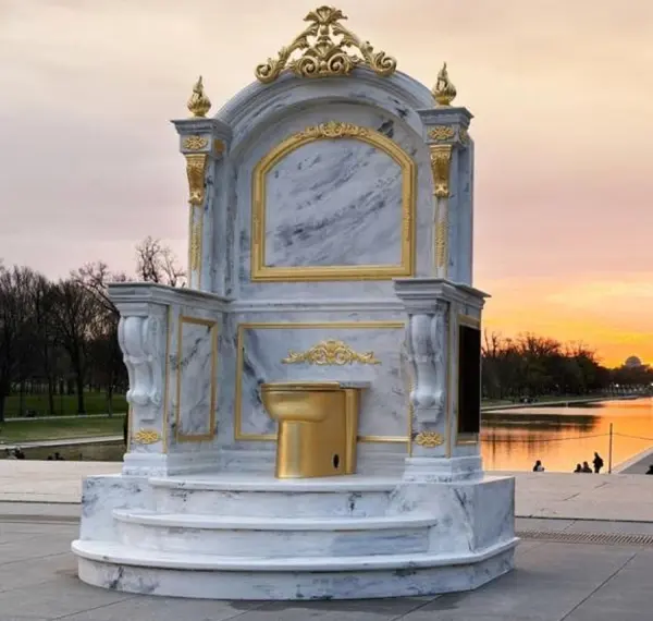 Золотий унітаз у Вашингтоні: мистецький виклик Трампу на фоні ремонту Білого дому