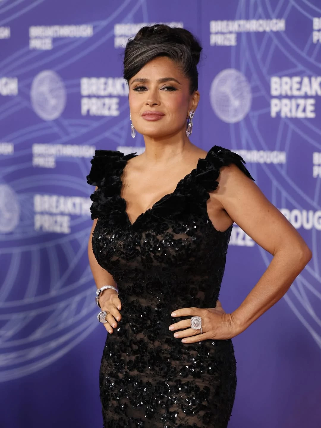 Весняний манікюр Сальми Гаєк — прекрасний вибір на 2026 рік0