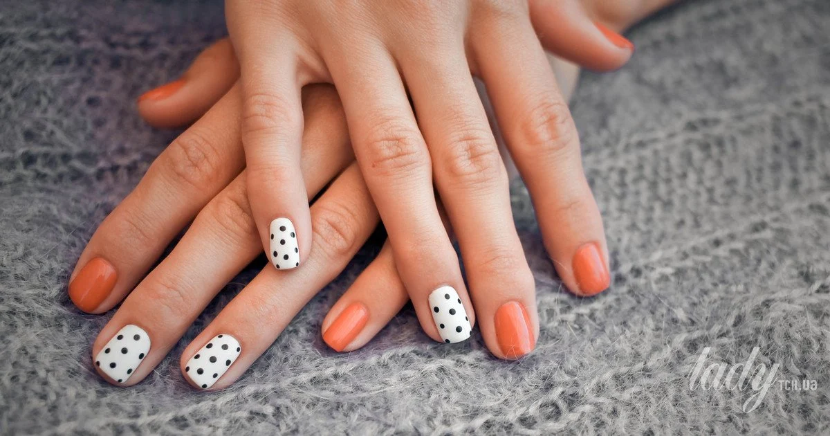 Кораловий манікюр — антистрес із літнім настроєм