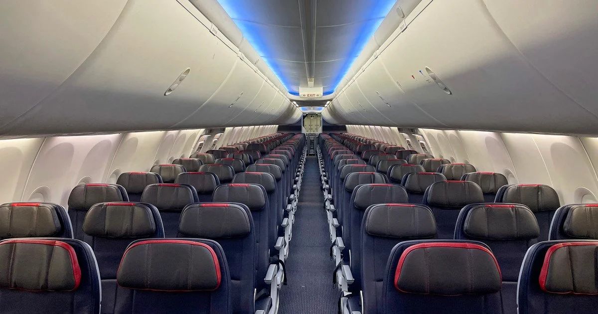 Дружина пілота застерегла про небезпеки: не вдягайте це в літак