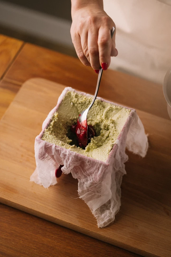 Сирна паска без випікання: великодній рецепт із вражаючим ефектом13