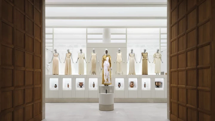 Що слід пам'ятати про Condé Nast Galleries — новий простір музею Метрополітен, присвячений моді1