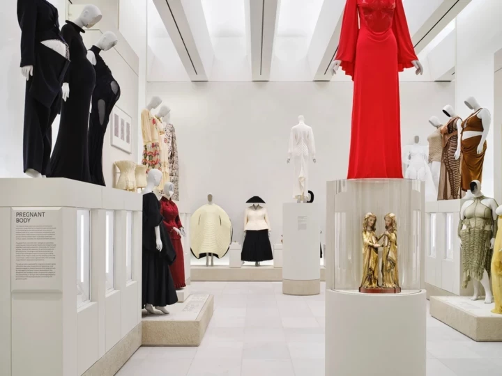 Що слід пам'ятати про Condé Nast Galleries — новий простір музею Метрополітен, присвячений моді3
