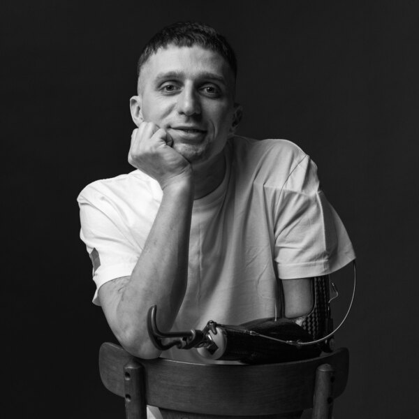 “Тіло пам’ятає”: 27 червня у Києві стартує унікальна фотовиставка за участю українських захисників