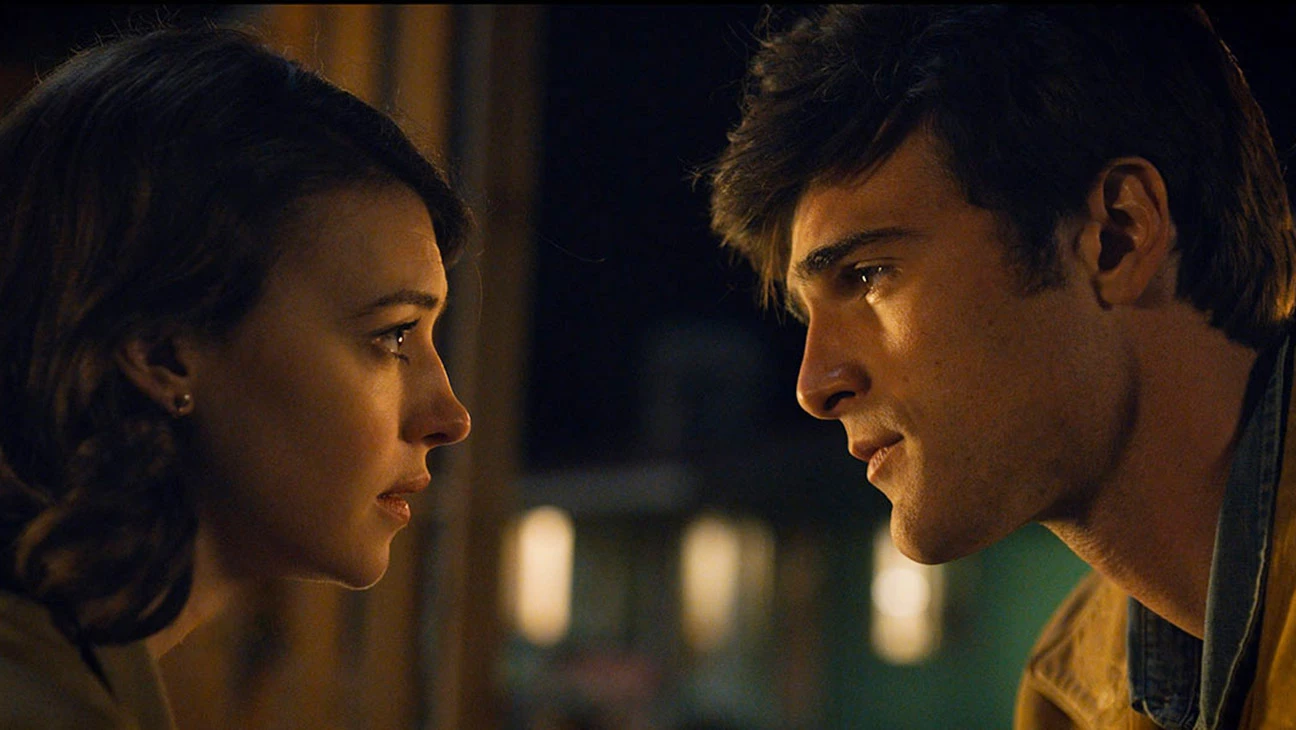 Daisy Edgar-Jones and Jacob Elordi in the film 5