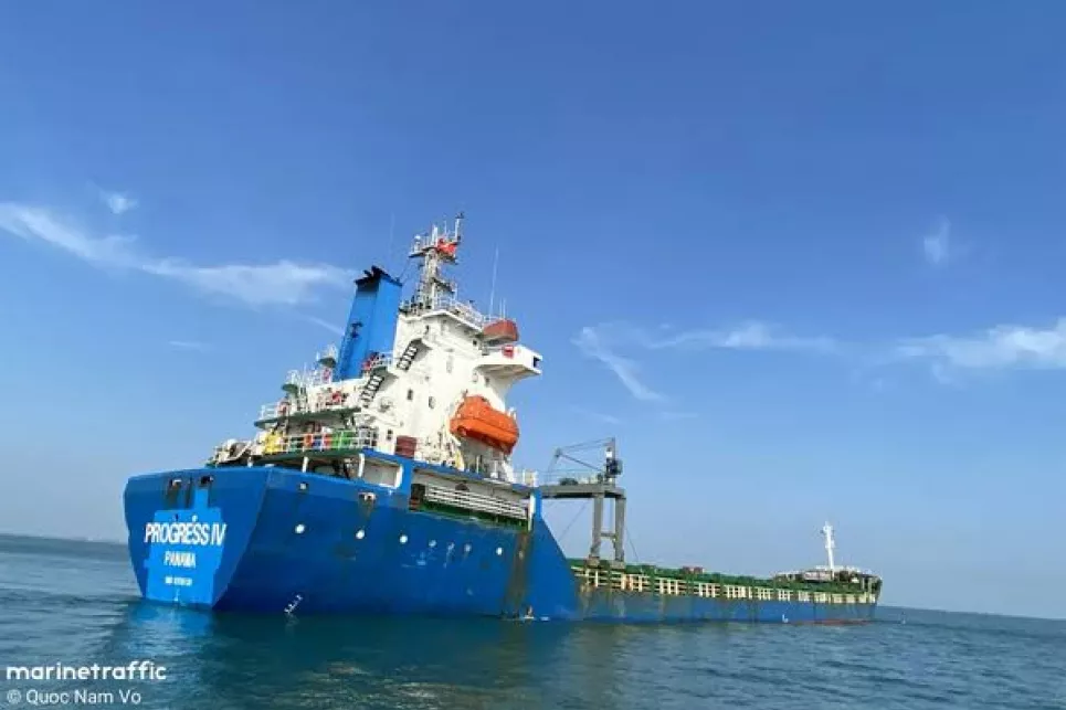 У Чорному морі загорілось та затонуло торговельне судно1