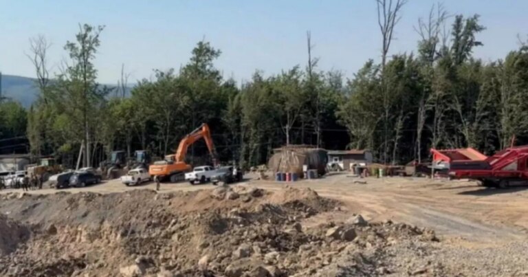 Схема мільярдів: на Закарпатті викрили незаконний видобуток вулканічної породи 5