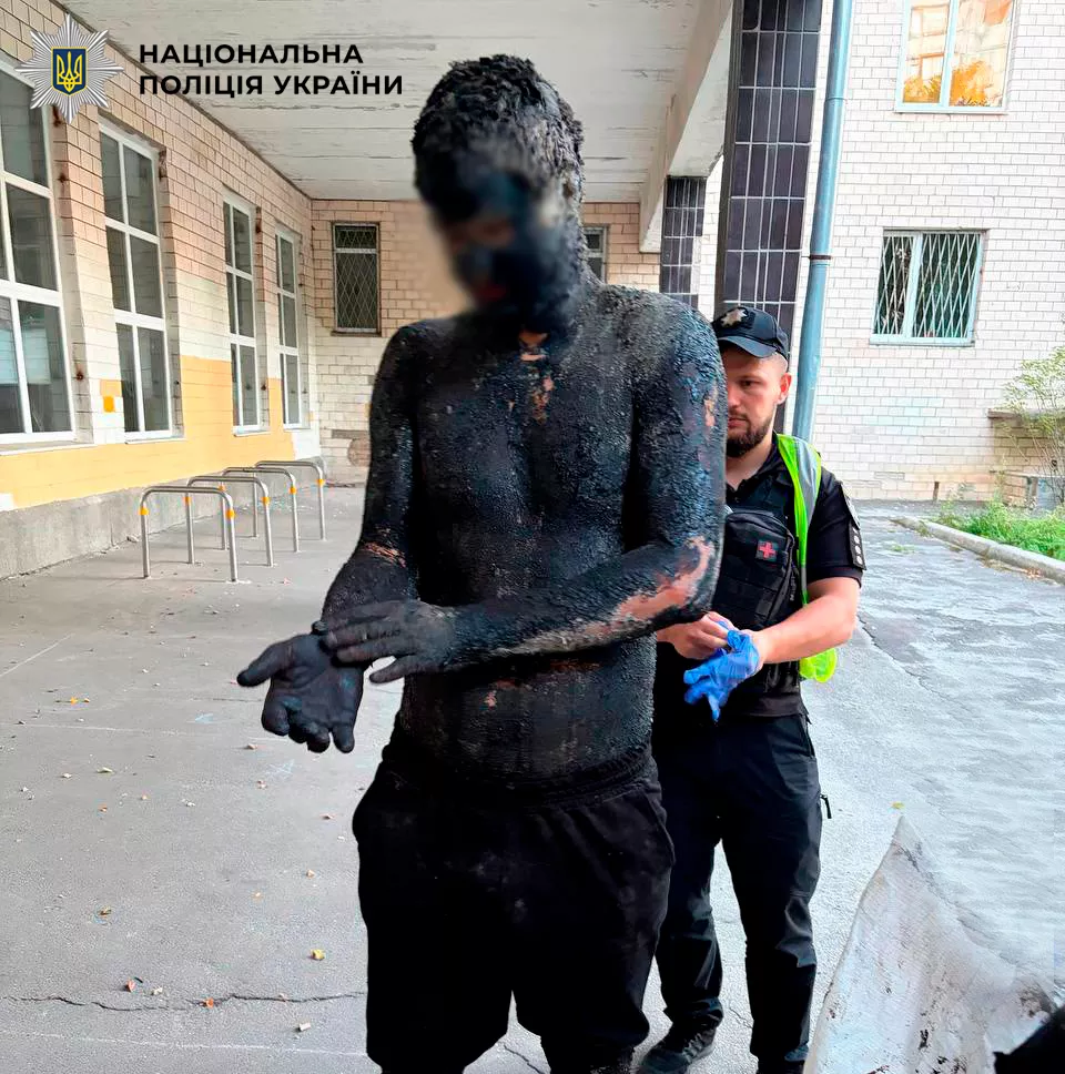 Конспірація не вдалася: киянин заліз у бочку зі смолою, щоб пограбувати магазин, і 5 годин відмивався в поліції10