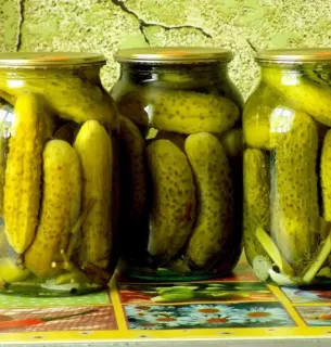 Хрусткі та пікантні: як закрити мариновані огірки без оцту8