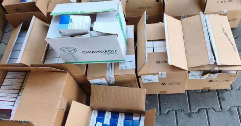 Препарати на 700 тисяч гривень: у вантажівці з гуманітарною допомогою знайшли незадекларовані ліки 9