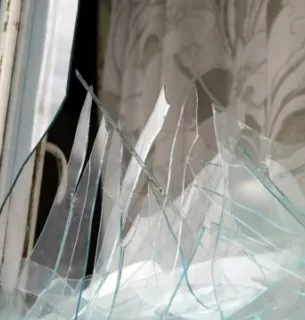 Російські загарбники вдарили по продовольчому складу на Миколаївщині6