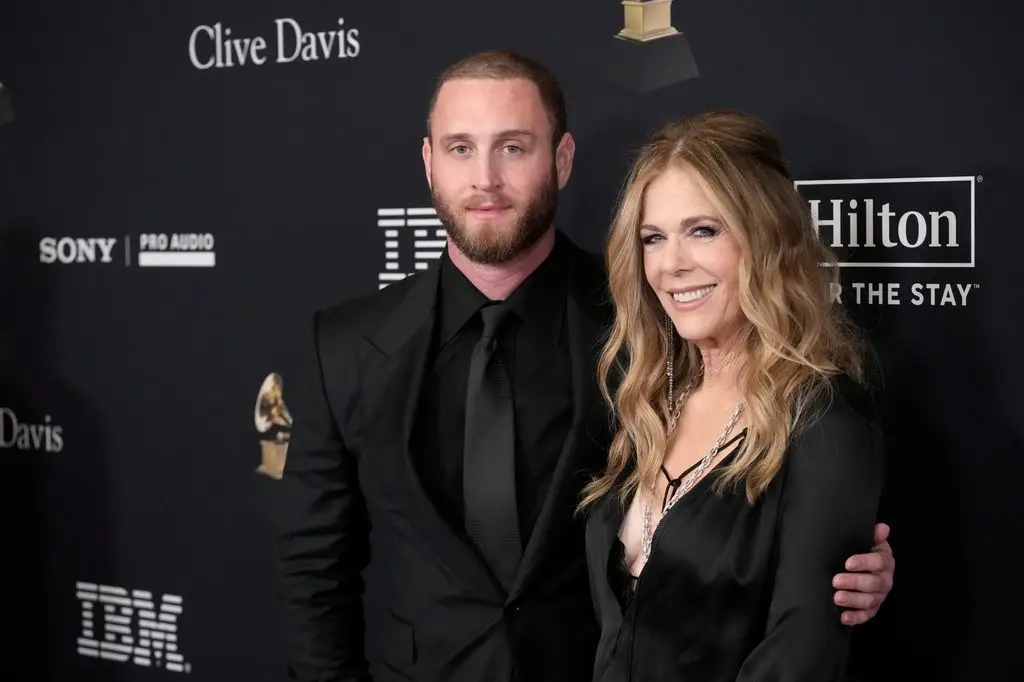 Rita Wilson, 69, bares her back to reveal a huge tattoo in unexpected photo2