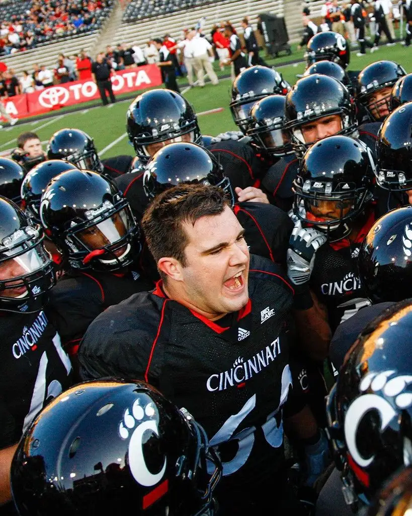 Jason Kelce looks unrecognizable without his bushy beard in must-see college photos2