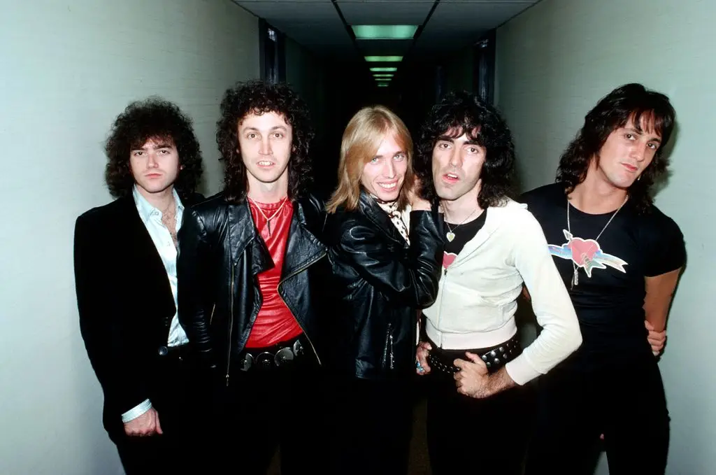 Tom Petty's original Heartbreakers look better than ever as they reunite for emotional performance for first time in over 20 years4