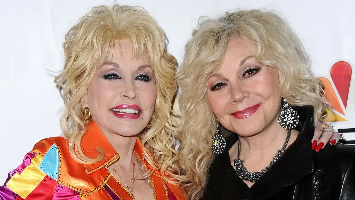 Dolly Parton's sister asks for 'more compassion' after 'snarky tweets' following singer's death0