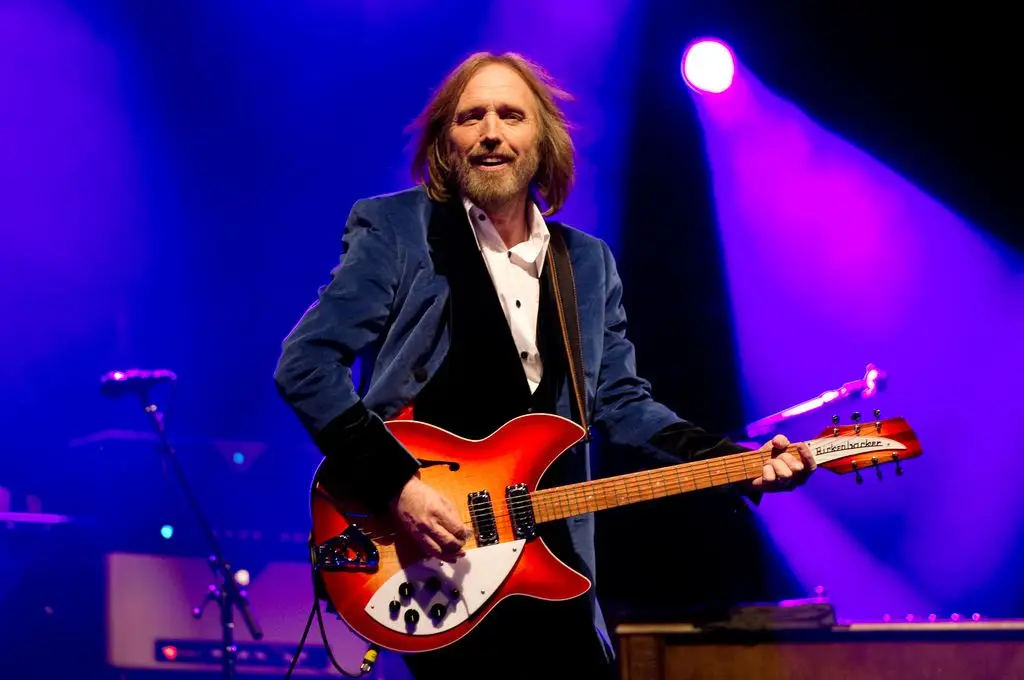 Tom Petty's original Heartbreakers look better than ever as they reunite for emotional performance for first time in over 20 years3