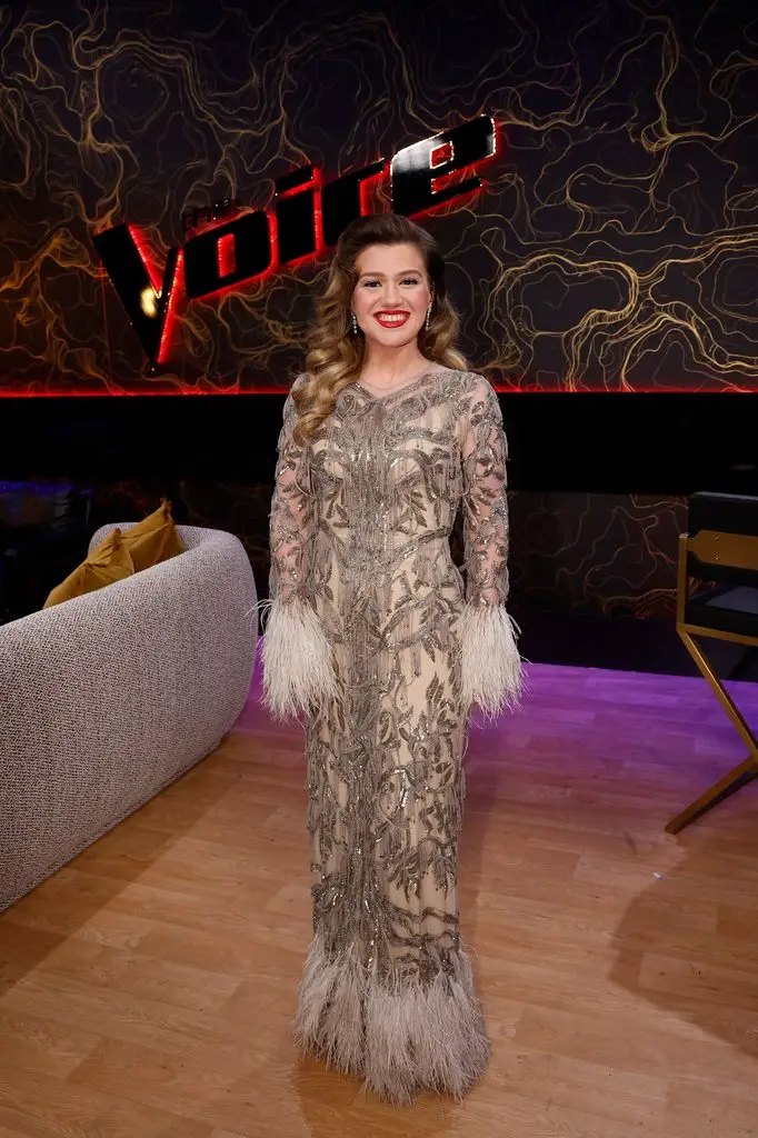 Kelly Clarkson's 12-word secret to getting through difficult times4