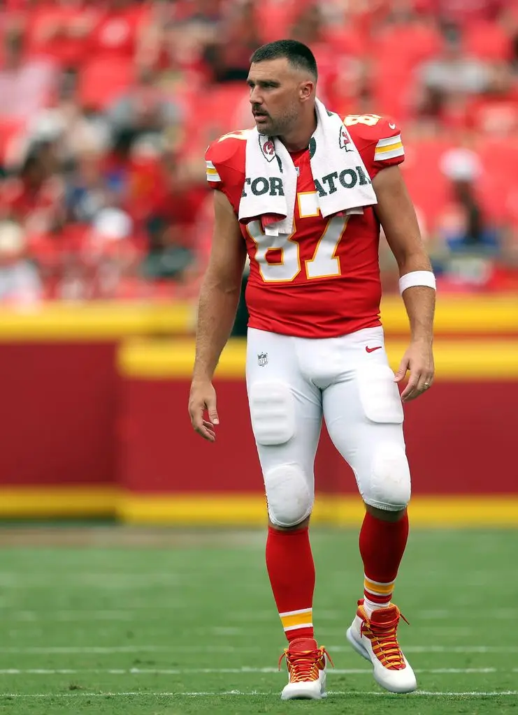 Travis Kelce victim of $35 million Ponzi scheme months after Taylor Swift wedding1