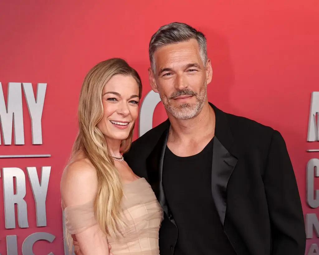 LeAnn Rimes stuns in a bikini in hot tub with husband in gorgeous backyard of Nashville 'sanctuary'6