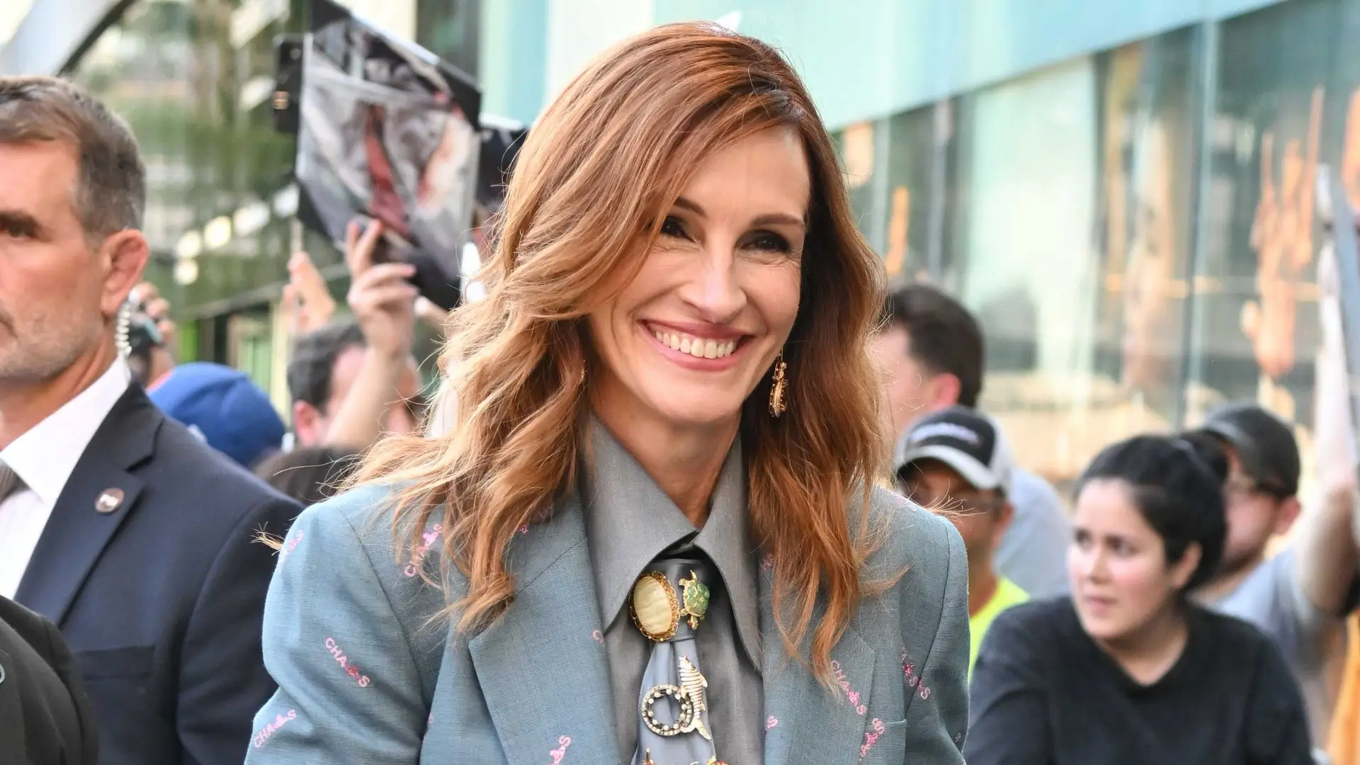 Julia Roberts' towering son Phinnaeus sports his mom's signature smile in ultra-rare solo public outing0