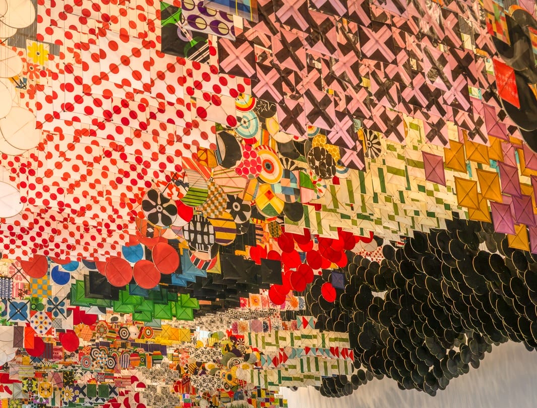 75,000 Patterned Paper Kites Cascade in Jacob Hashimoto's Largest-Ever Installation3
