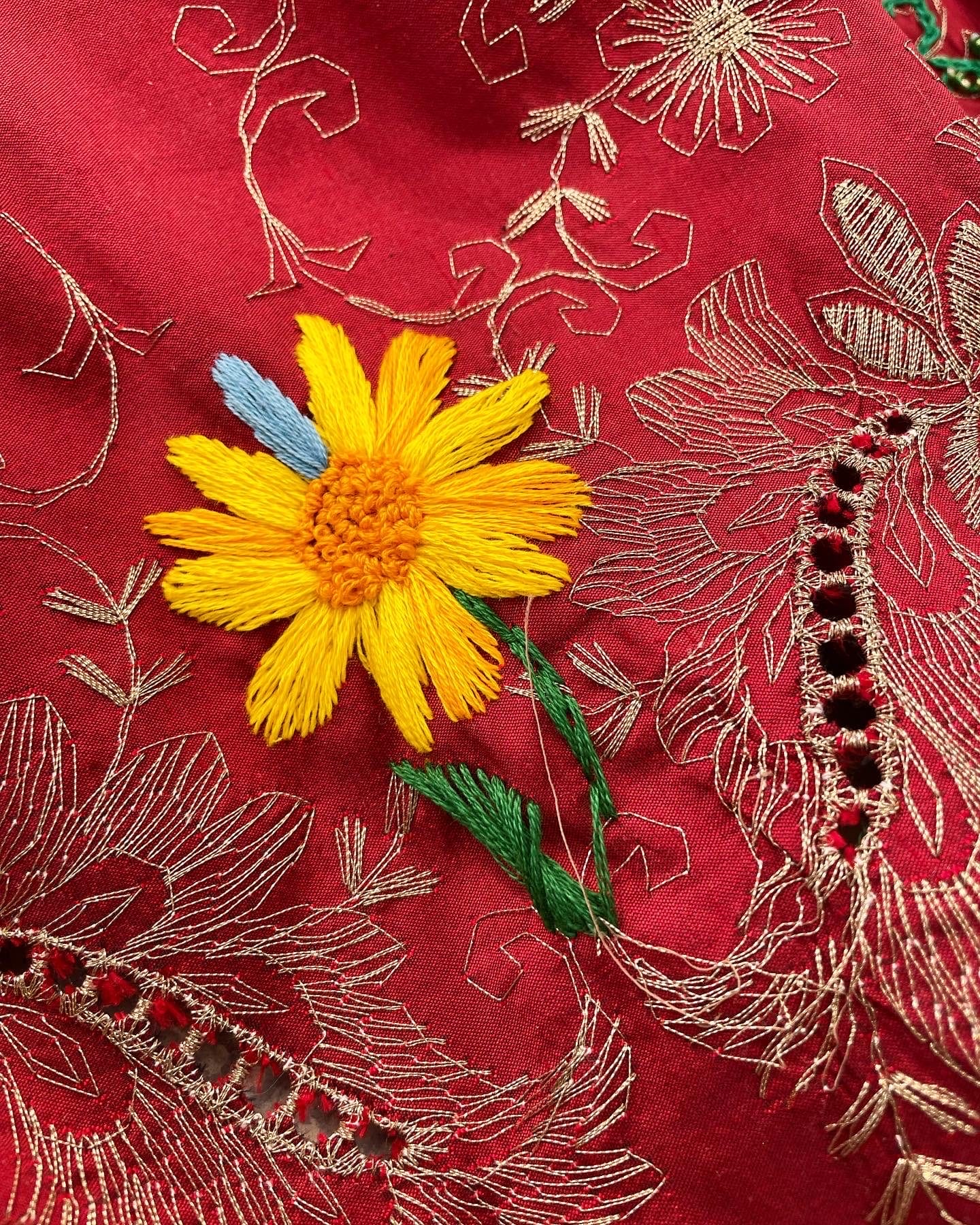 380 Artists, 51 Countries, 14 Years: A Community Embroidery Project Connects Women Around the Globe6