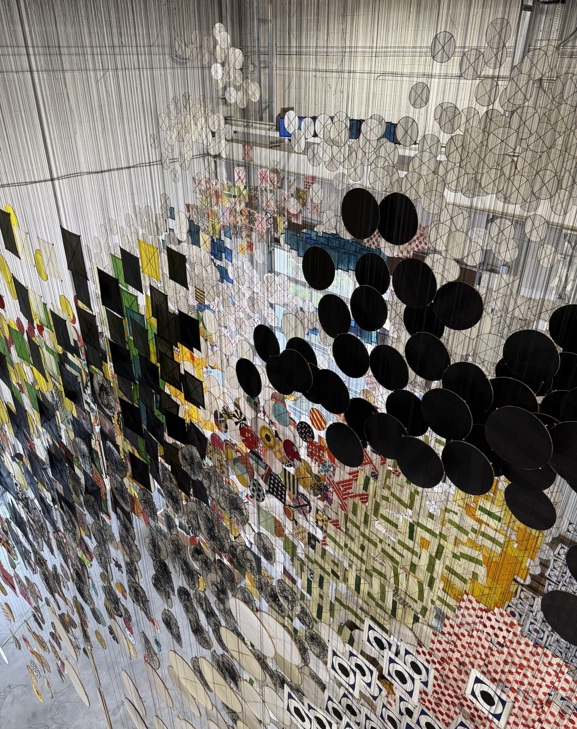 75,000 Patterned Paper Kites Cascade in Jacob Hashimoto's Largest-Ever Installation4