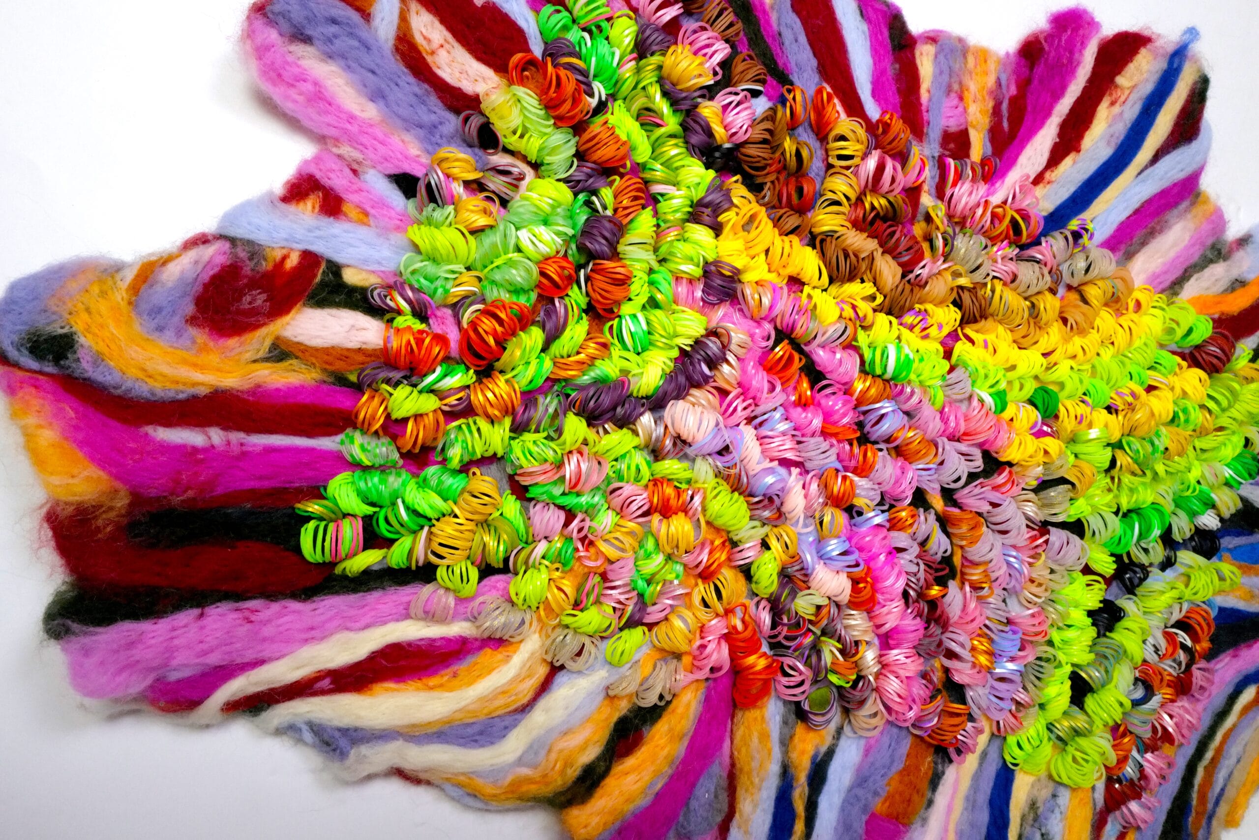 Hannah Buechler Loops Thousands of Colorful Loom Bands like Brushstrokes7