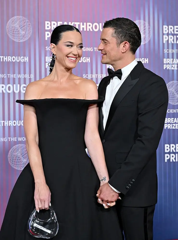 Shirtless Orlando Bloom looks ripped in James Bond-worthy beach appearance2