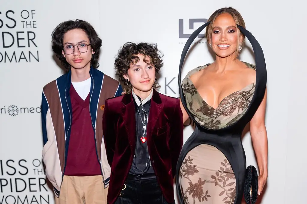 Jennifer Lopez stuns in plunging swimsuit as fans declare her 'unreal'3