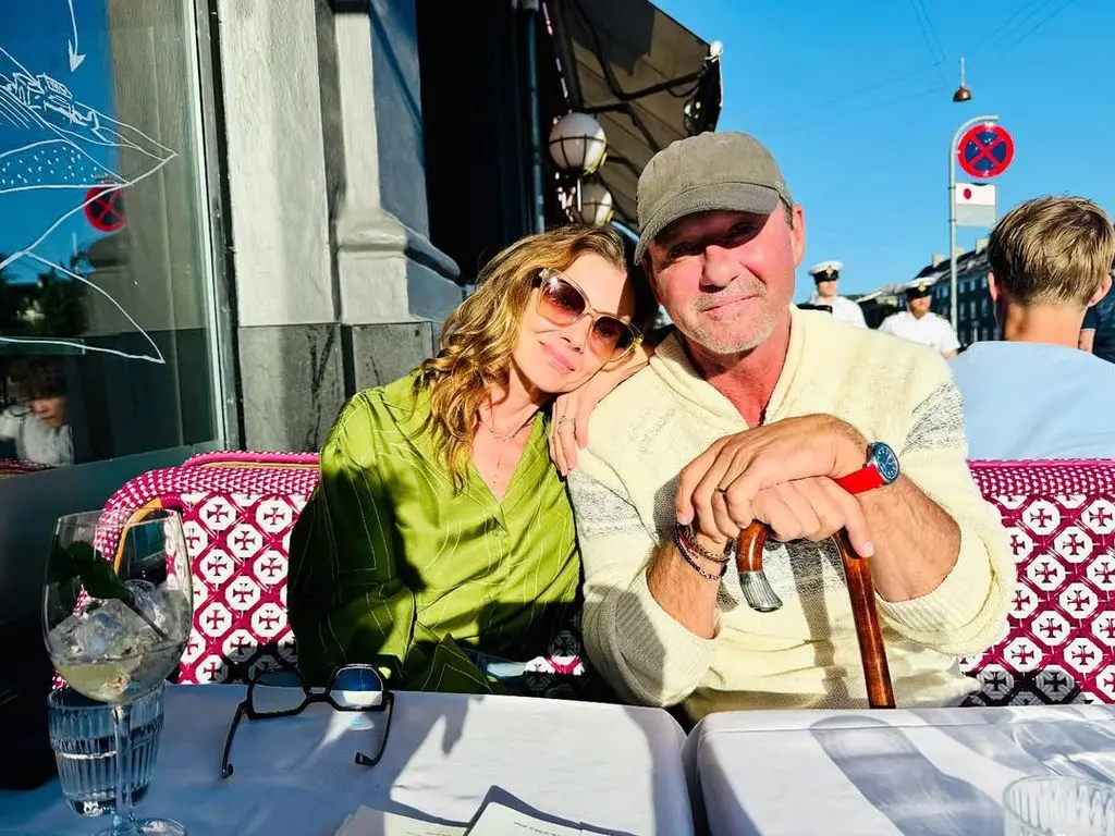 Tim McGraw shares Faith Hill's blonde bombshell looks in rare photo for 59th birthday3