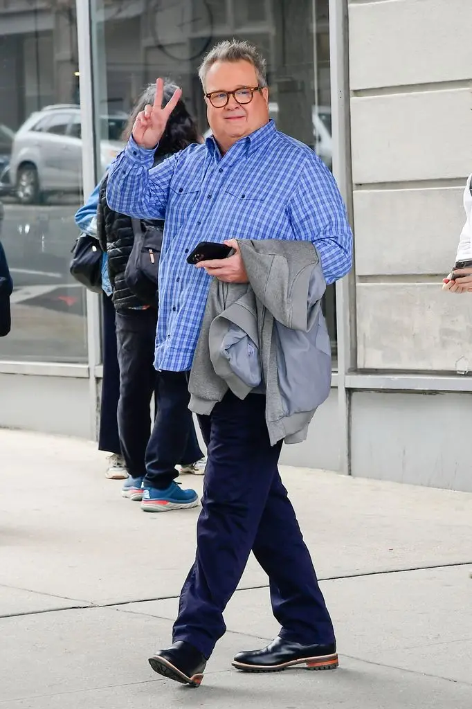 Modern Family's Eric Stonestreet showcases unbelievable weight loss transformation in waist-cinching romper4