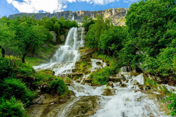 Найвищі водоспади світу, які приголомшують дикою красою5