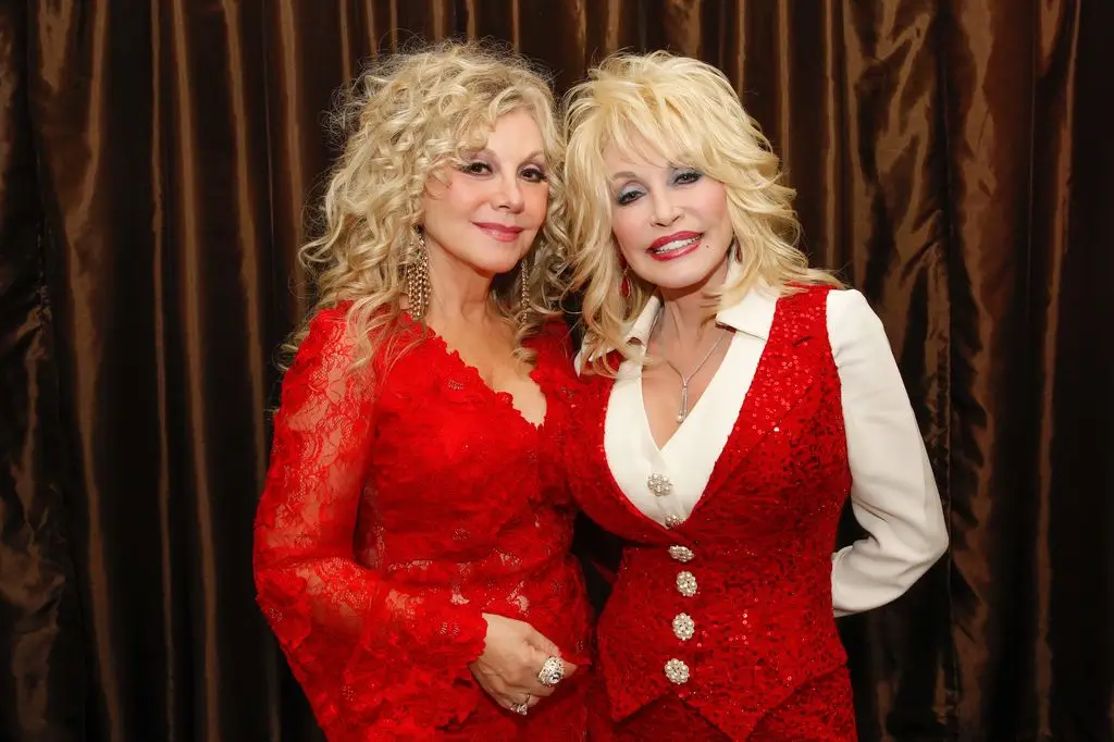 Dolly Parton's sister asks for 'more compassion' after 'snarky tweets' following singer's death3
