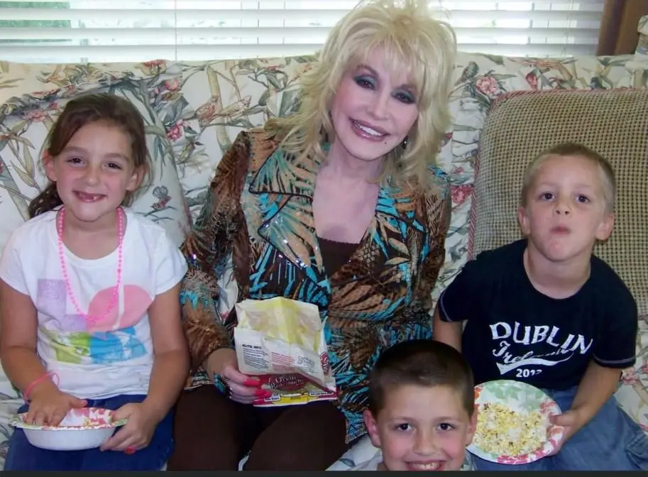 Dolly Parton's family member inundated with support two weeks after her passing: 'Doesn't feel real'3