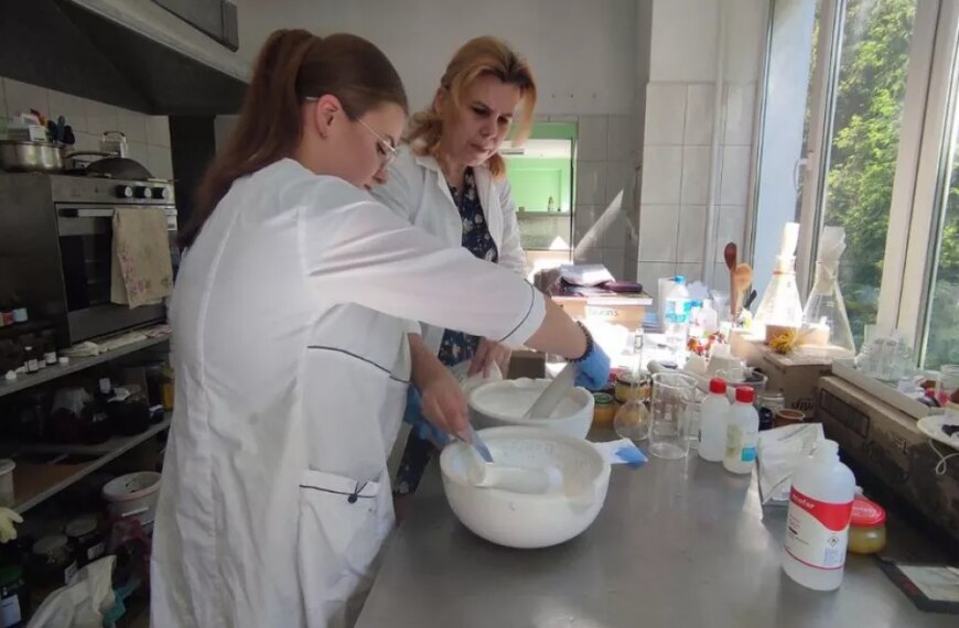 Хіміки-волонтери створюють лікувальні мазі для захисників