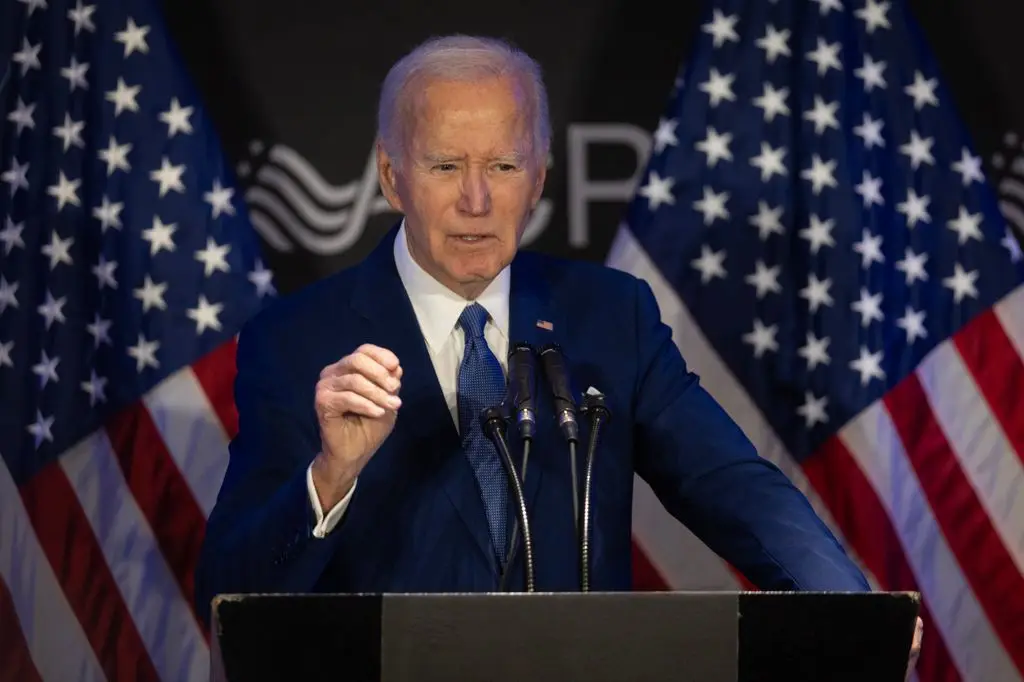 Unrecognizable Joe Biden looks like a young Tom Cruise in handsome throwback from his 20s3