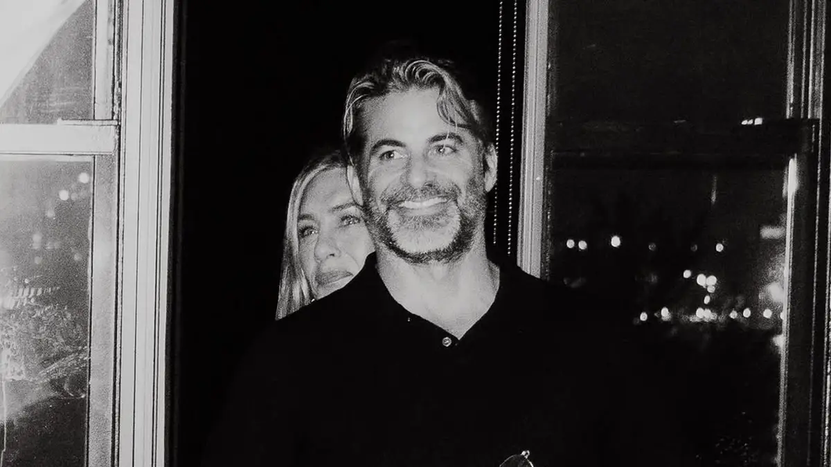 Jennifer Aniston's boyfriend Jim Curtis opens up in detail about how they actually first met0